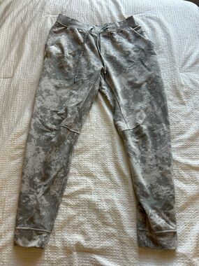 lululemon athletica Gray Camouflage Jogger Sweatpants